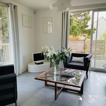 Вилла Les Sorbiers Ла-Боль-Эскублак